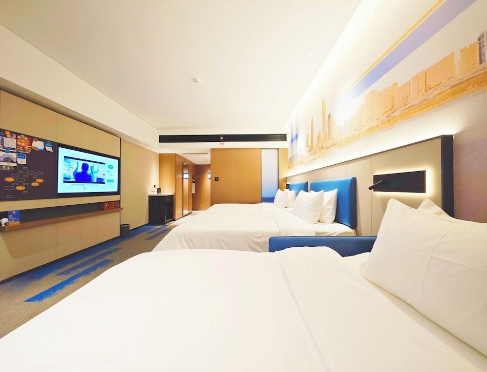 Hampton By Hilton Guangzhou Railway Station - Tap to explore photos