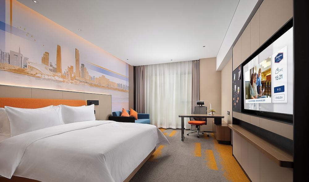 Hampton By Hilton Guangzhou Railway Station Room Type - Business Single Room, 1 King Bed, City View Hampton By Hilton Guangzhou Railway Station Room Type - Business Single Room, 1 King Bed, City View