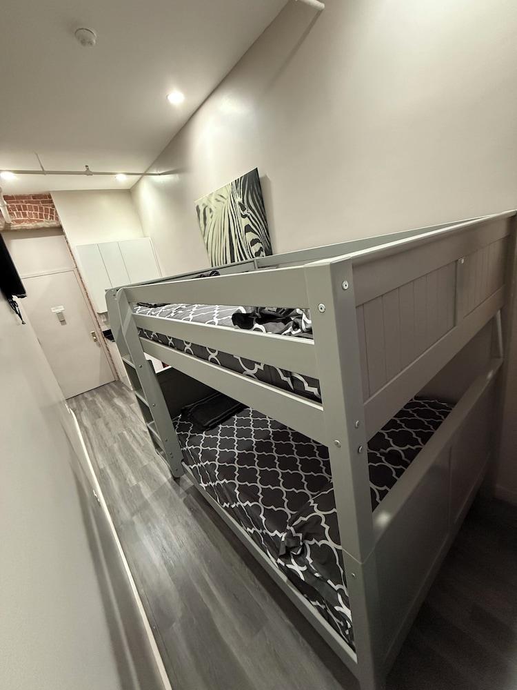 31 Street Broadway Hotel Room Type - Private Room With Shared Bathroom (417)