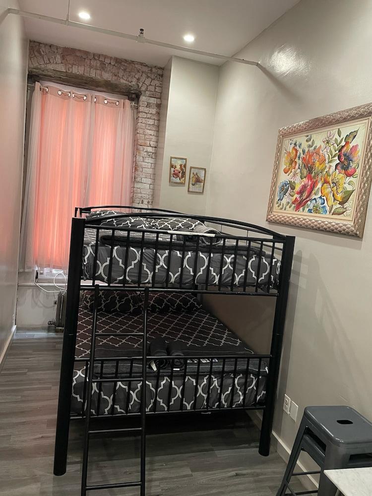 31 Street Broadway Hotel Room Type - 413 Private Room with Shared Bathroom 31 Street Broadway Hotel Room Type - 413 Private Room with Shared Bathroom