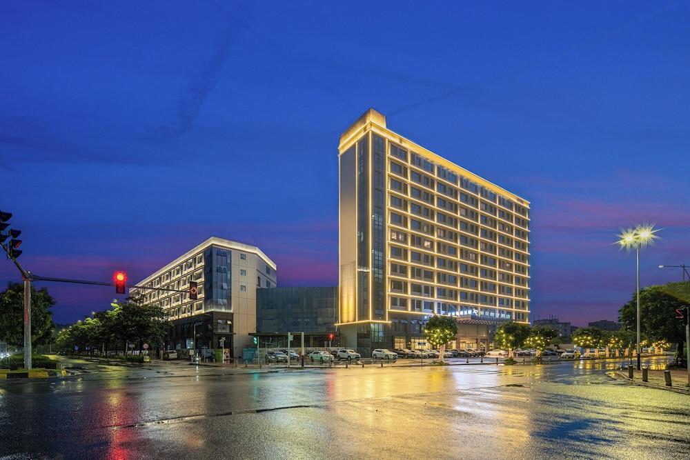 Rezen Longuu Hotel - Guangzhou Baiyun Airport Cultural Tourism City