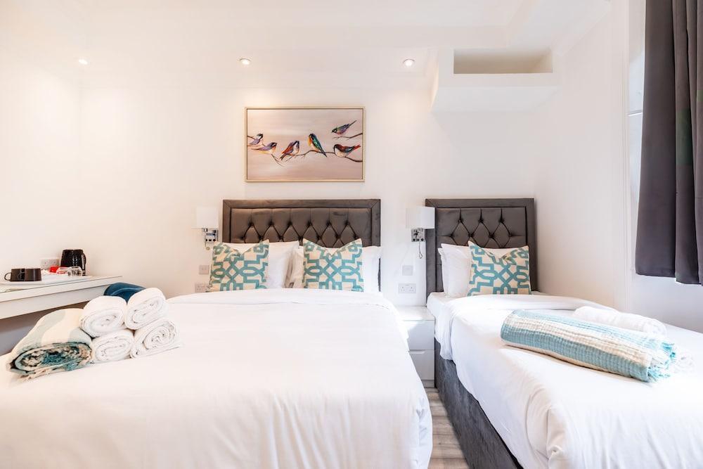 The Gate Hotel Room Type - Double Room, Ensuite (With-Extra-Bed)