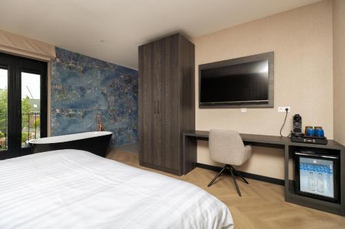 Hotel Twenty-Three Amsterdam Airport - Tap to explore photos