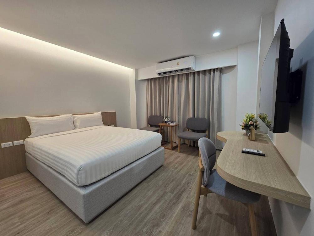HOUSE HOTEL Central Pattaya Room Type - Superior Double Room