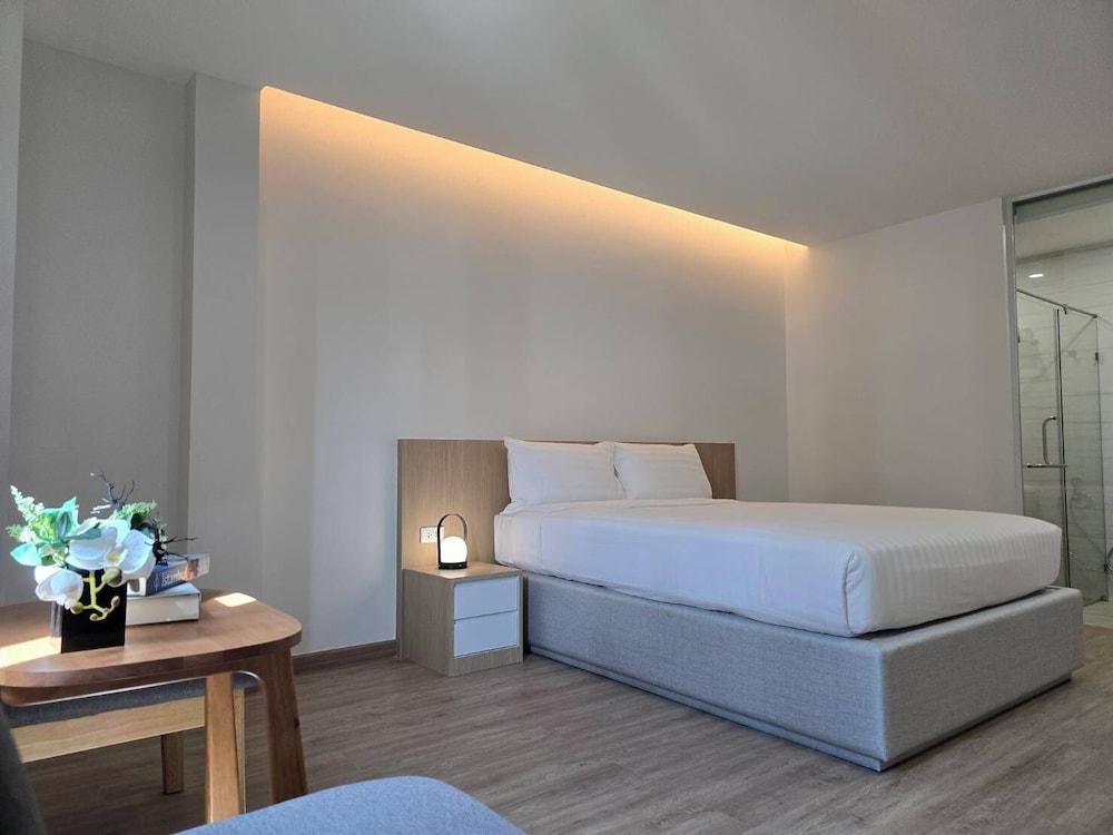 HOUSE HOTEL Central Pattaya Room Type - Deluxe Double Room