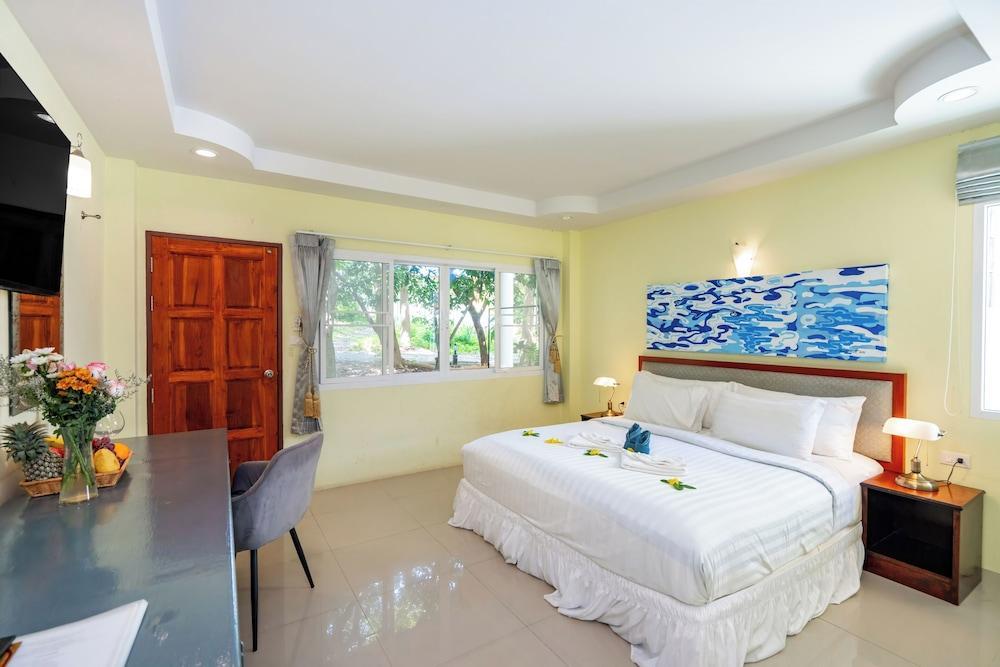Oceanview Bungalows by EAT, Karon Beach Room Type - Deluxe Bungalow