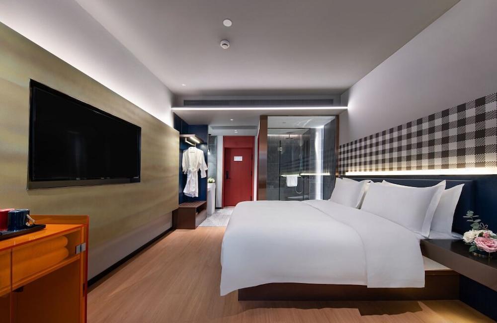 Jinglai Hotel Jing'an District Store - Tap to explore photos