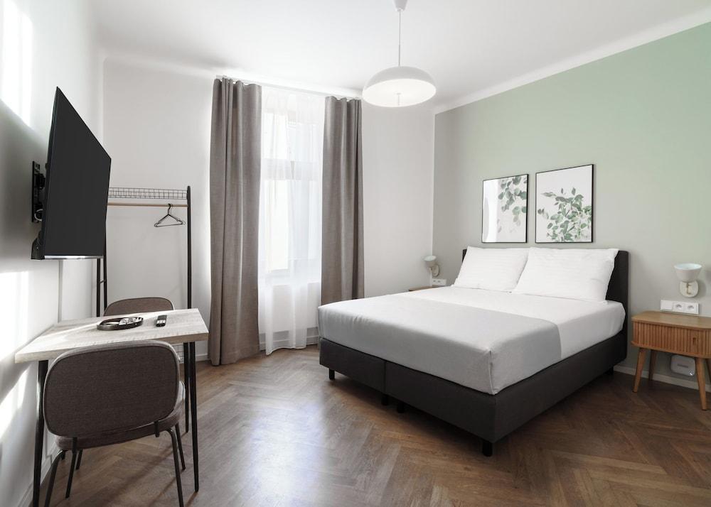 Limehome Prague Múza Room Type - Queen Room