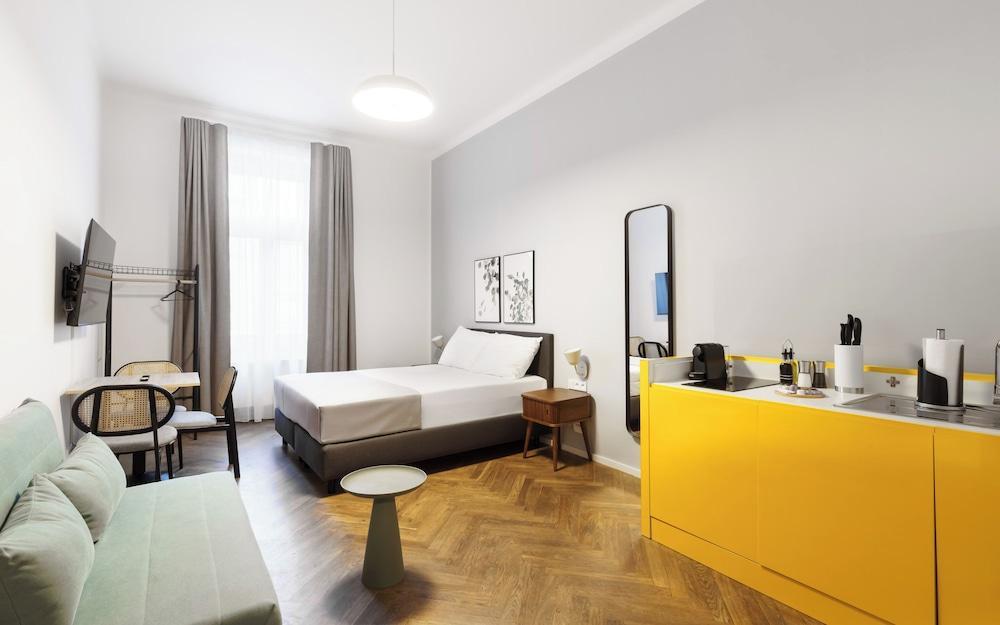 Limehome Prague Múza Room Type - Suite with sofa bed