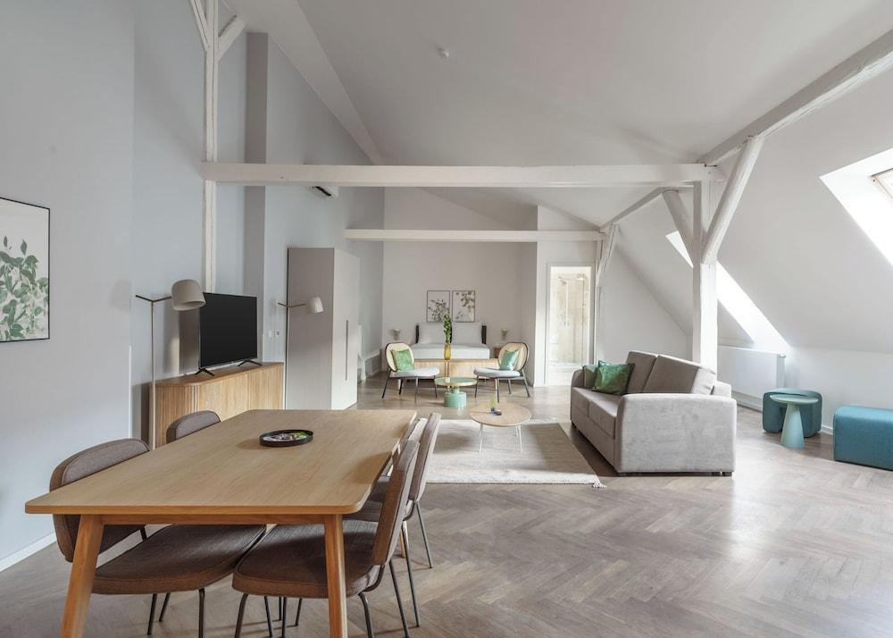 Limehome Prague Múza Room Type - Comfort Suite with sofa bed