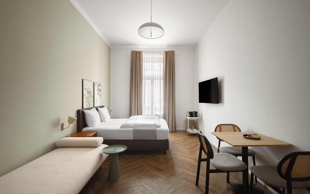 Limehome Prague Muza Room Type - Queen Room with sofa bed