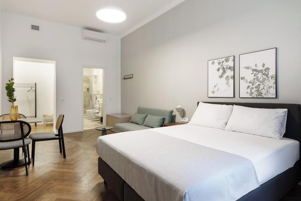 Limehome Prague Múza Room Type - Queen Room with sofa bed