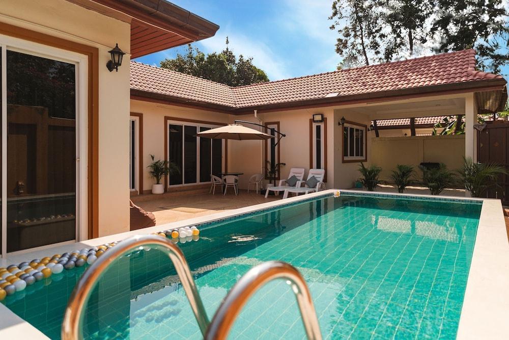 Massarossa Pool Villa Pattaya Room Type - Grand Villa, 3 Bedrooms, Pool View