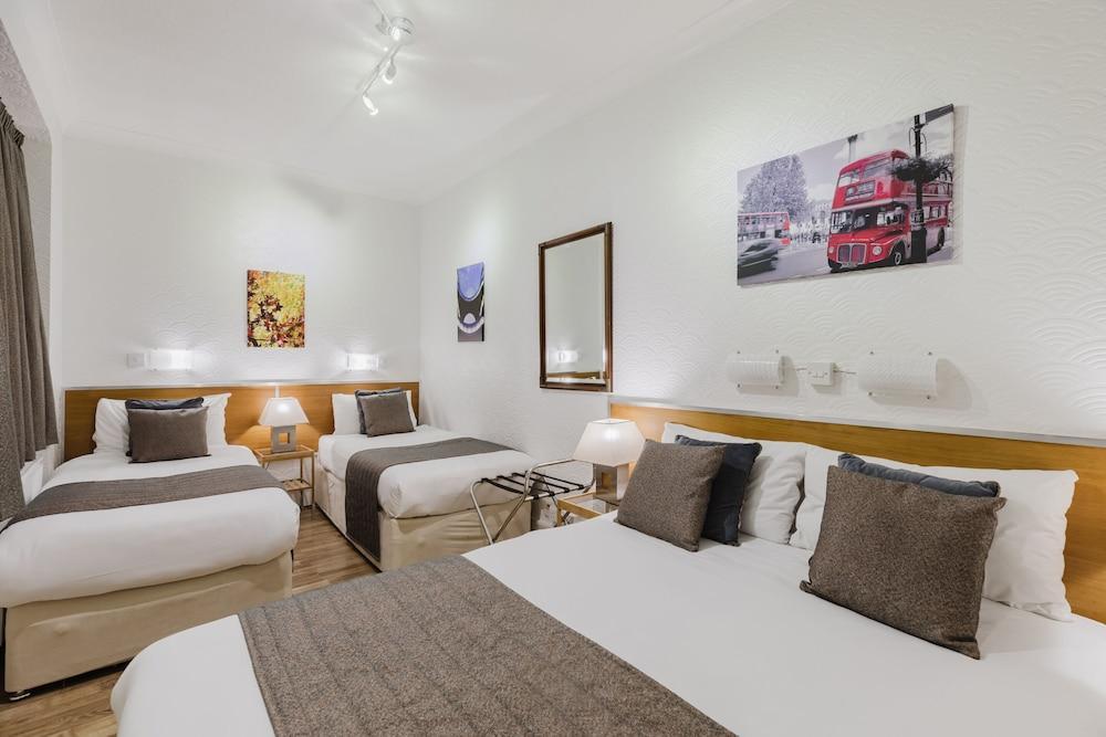 Falcon Hotel Room Type - Standard Quadruple Room, Ensuite