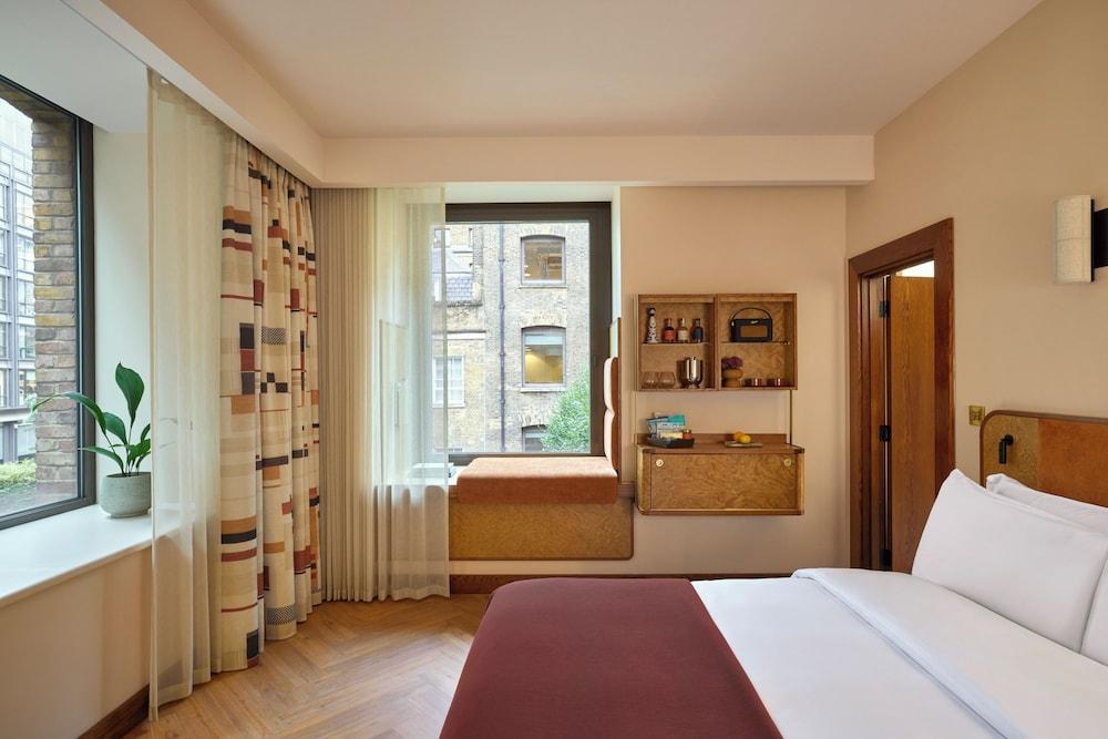 Sir Devonshire Square Hotel, part of Sircle Collection Room Type - Deluxe Room (Sir)