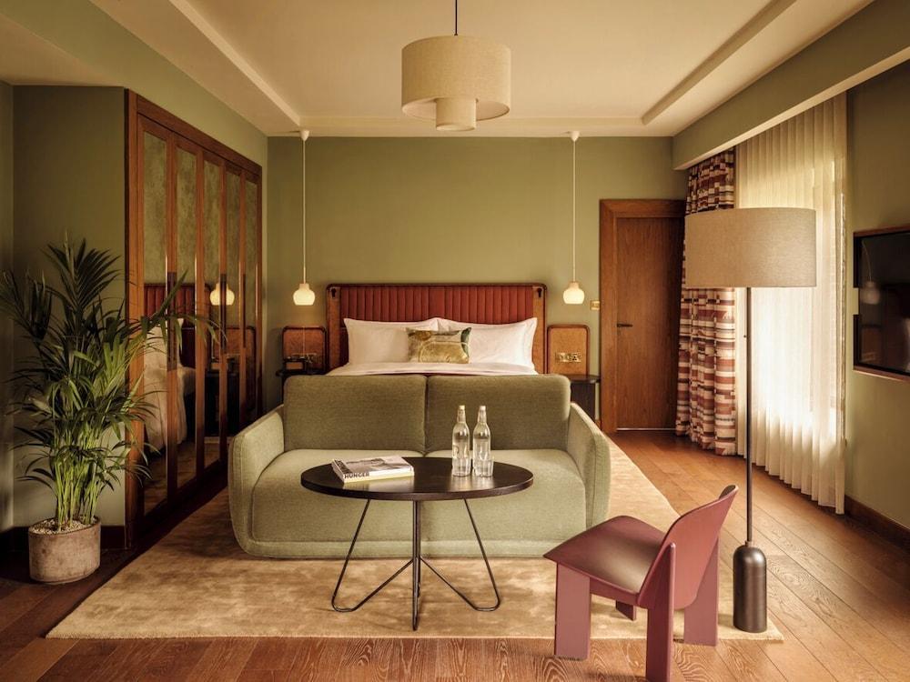 Sir Devonshire Square Hotel, part of Sircle Collection Room Type - Grand Suite (Sir)