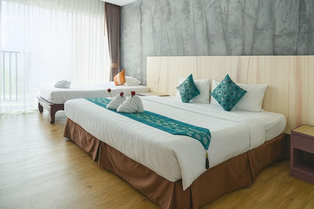 Bellevue Ocean Patong Room Type - Triple Room, Balcony, City View Bellevue Ocean Patong Room Type - Triple Room, Balcony, City View