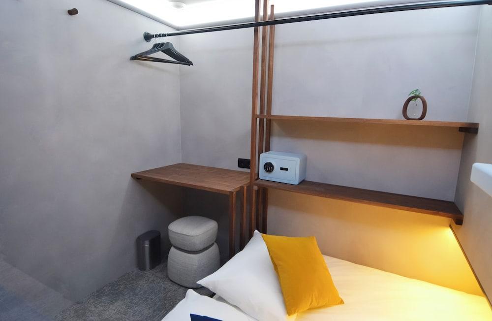 The Hyve Capsule hostel Amsterdam Room Type - Basic Double Room
