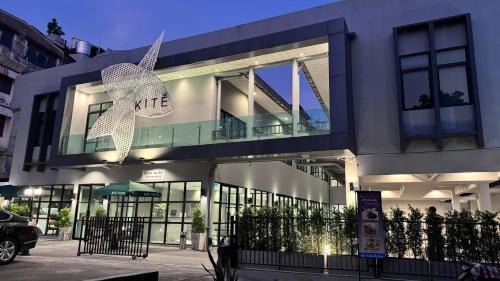 The Kite Hotel Bangkok - Tap to explore photos