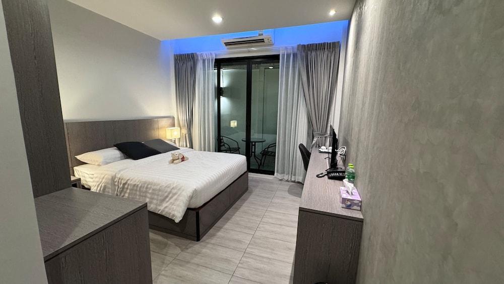 The Kite Hotel Bangkok Room Type - Standard Room, Balcony
