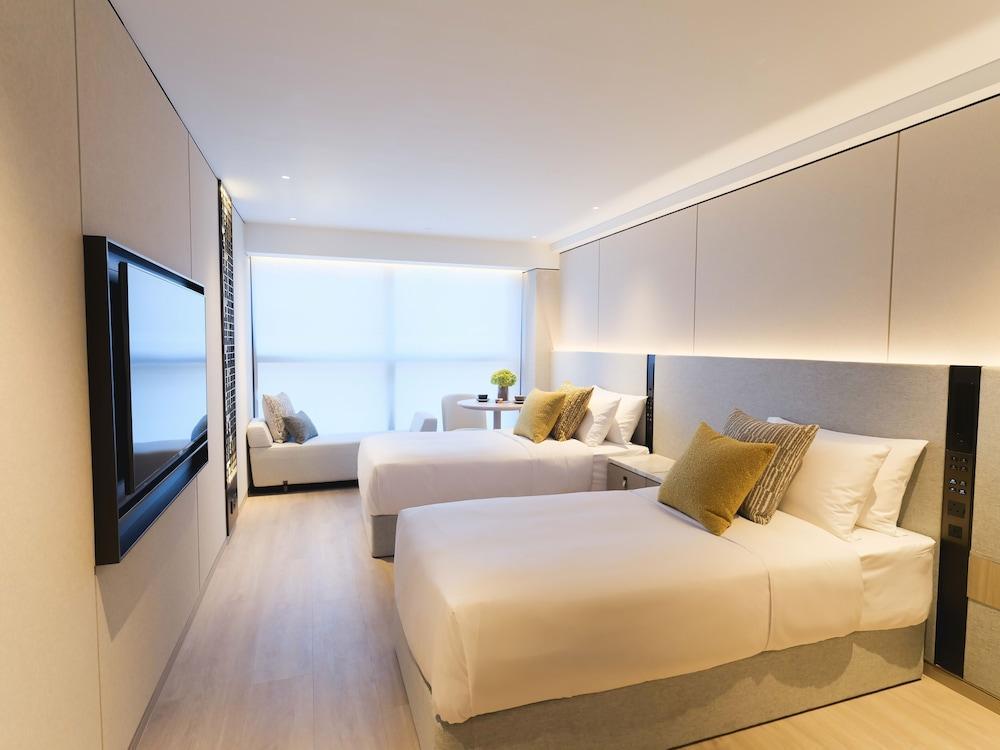 The Bauhinia Hotel - Central Room Type - Premium Twin Room