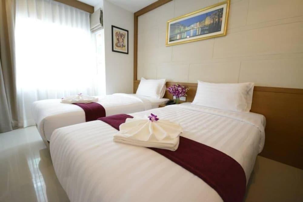 Patong Expat Hotel - Tap to explore photos