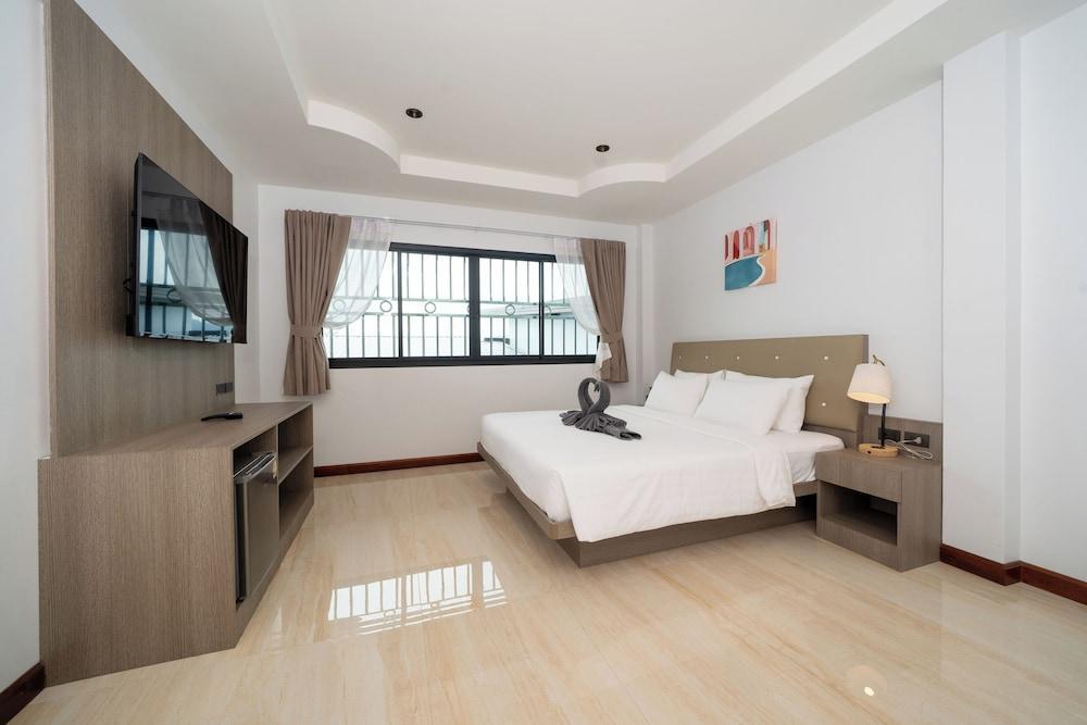 The Hideout Beachfront Room Type - Basic Apartment, Private Bathroom