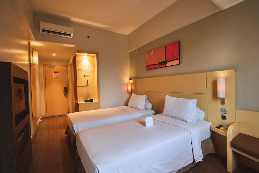 Horison Arcadia Wahid Hasyim Room Type - Standard Twin Room, City View