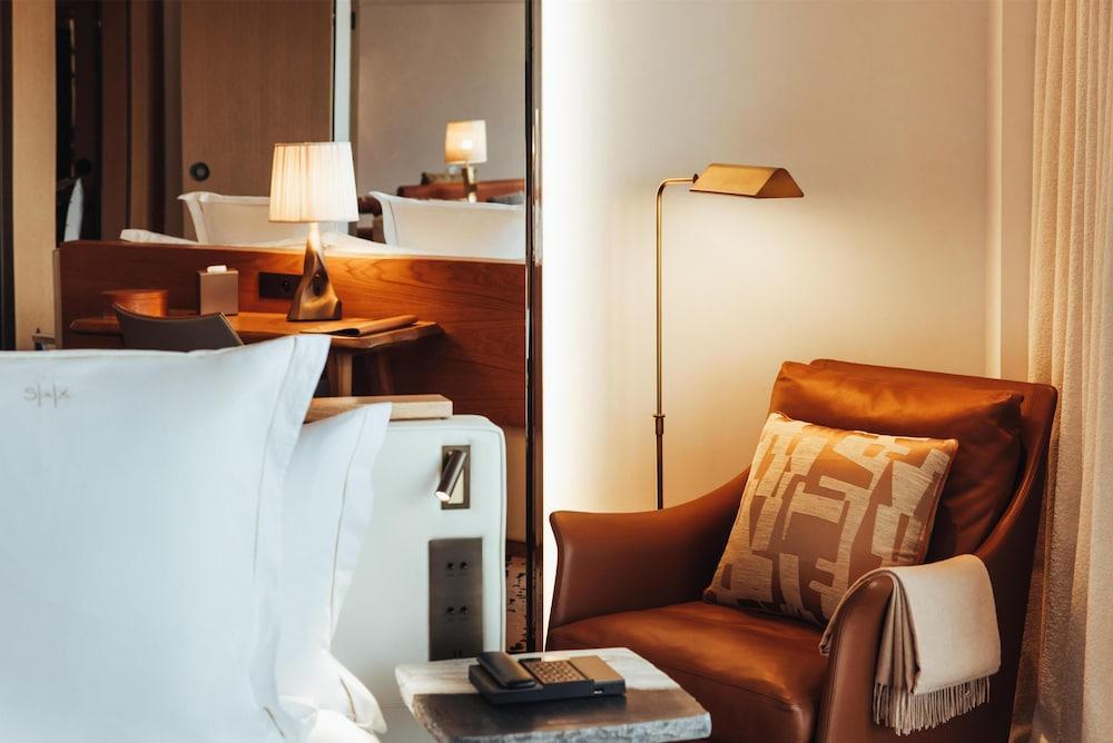 Sax Paris, LXR Hotels & Resorts Room Type - Signature Suite, 1 Double Bed