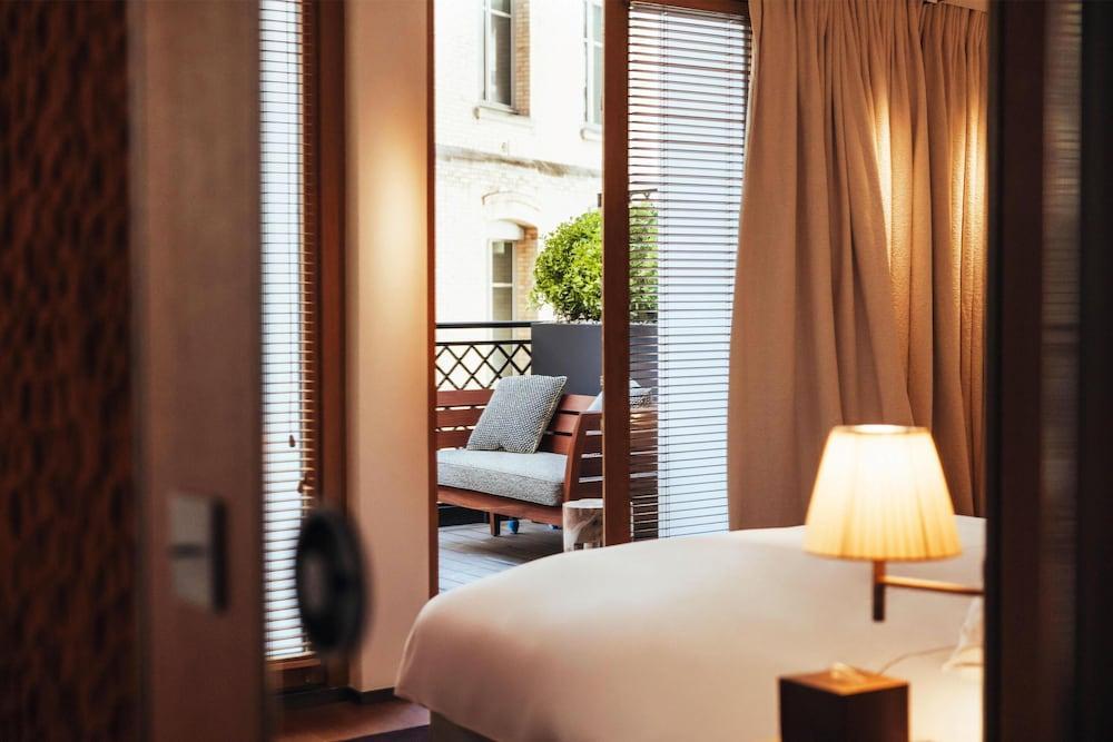 Sax Paris, LXR Hotels & Resorts Room Type - Deluxe Room, 1 King Bed