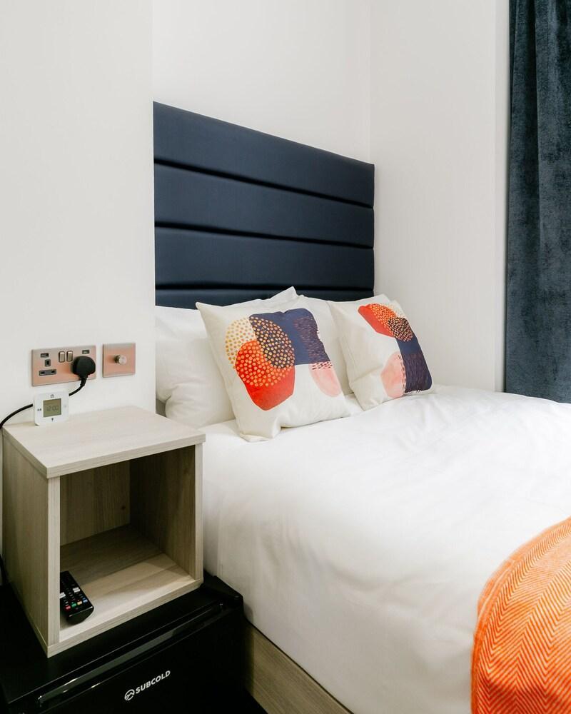 Upper Berkeley Hotel Room Type - Standard Double Room, Ensuite, City View