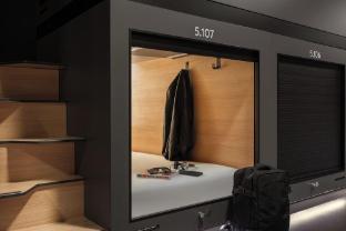 Zedwell Capsule Hotel, Piccadilly Circus - Tap to explore photos