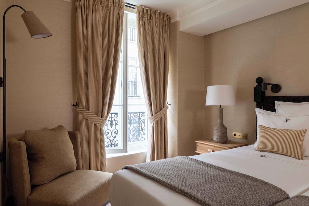 Hôtel Aubépine Room Type - Traditional Quadruple Room, City View