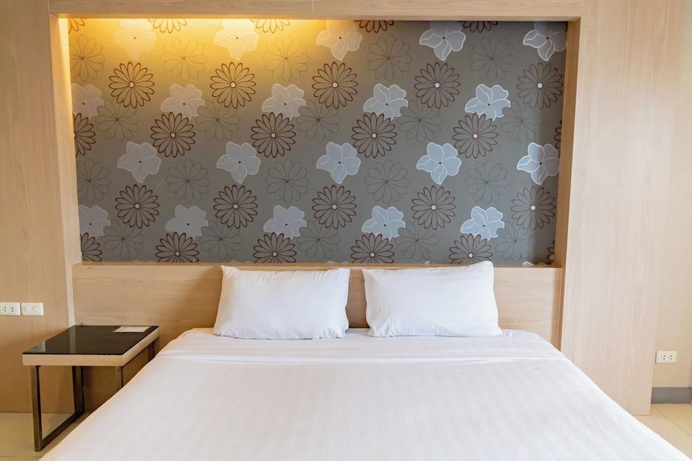 Avana Residence Room Type - Deluxe Double Room