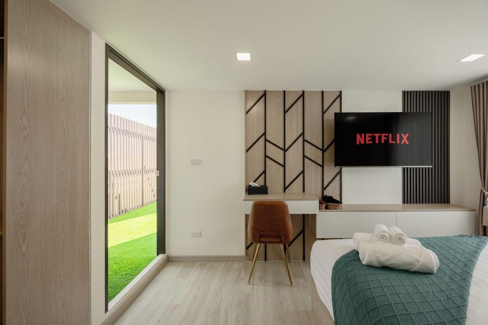 Diff Apartel Room Type - Exclusive Room, City View