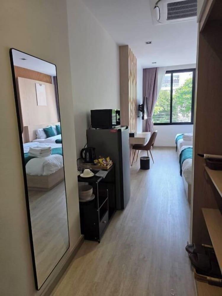 Diff Apartel Room Type - Family Double Room, Non Smoking, City View