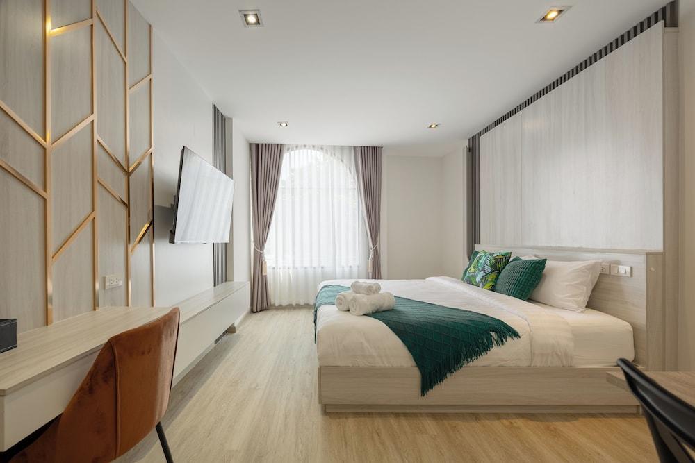 Diff Apartel Room Type - Deluxe Double Room