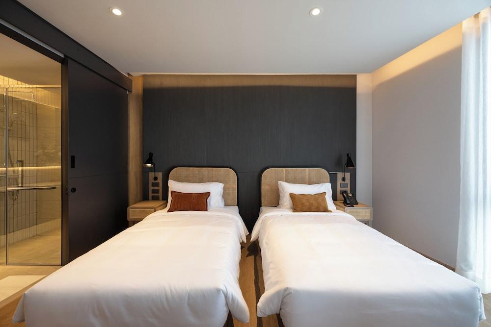 The Moment Room Type - Signature Twin Room, Balcony, Courtyard View The Moment Room Type - Signature Twin Room, Balcony, Courtyard View