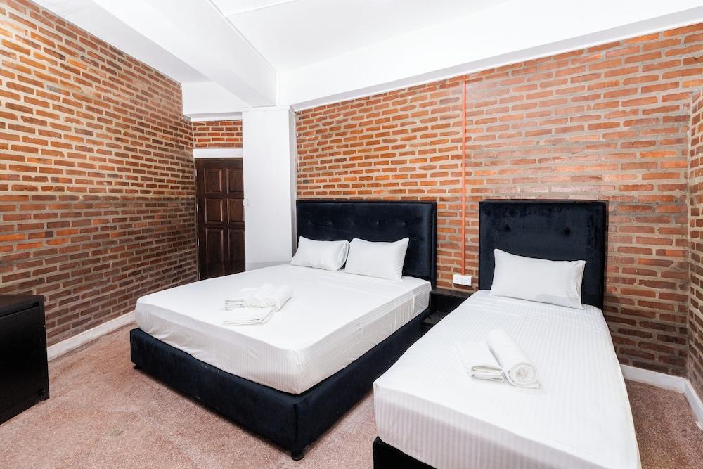 Trillium Boutique Express Hotel Room Type - Deluxe Triple Room