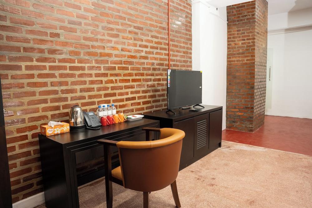 Trillium Boutique Express Hotel - Tap to explore photos