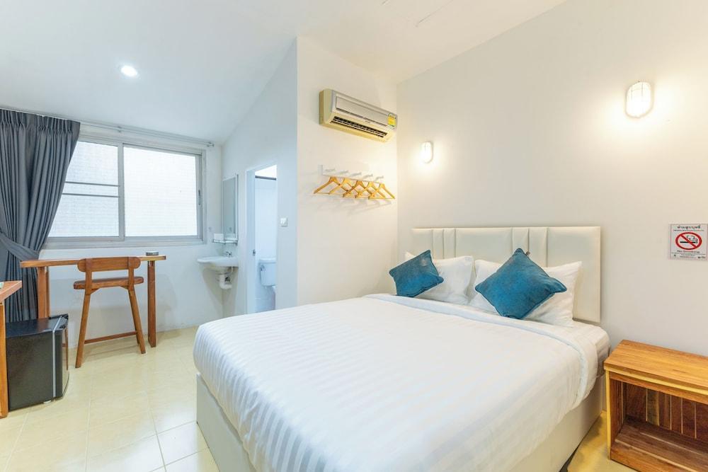 Calmly Stay Ratchada Room Type - Standard Room, 1 Queen Bed