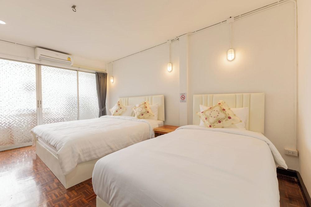 Calmly Stay Ratchada Room Type - Superior Triple Room, Balcony Calmly Stay Ratchada Room Type - Superior Triple Room, Balcony