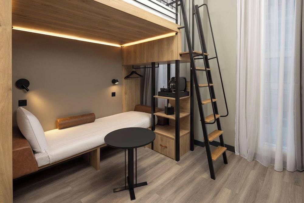 Moxy London Piccadilly Circus - Tap to explore photos