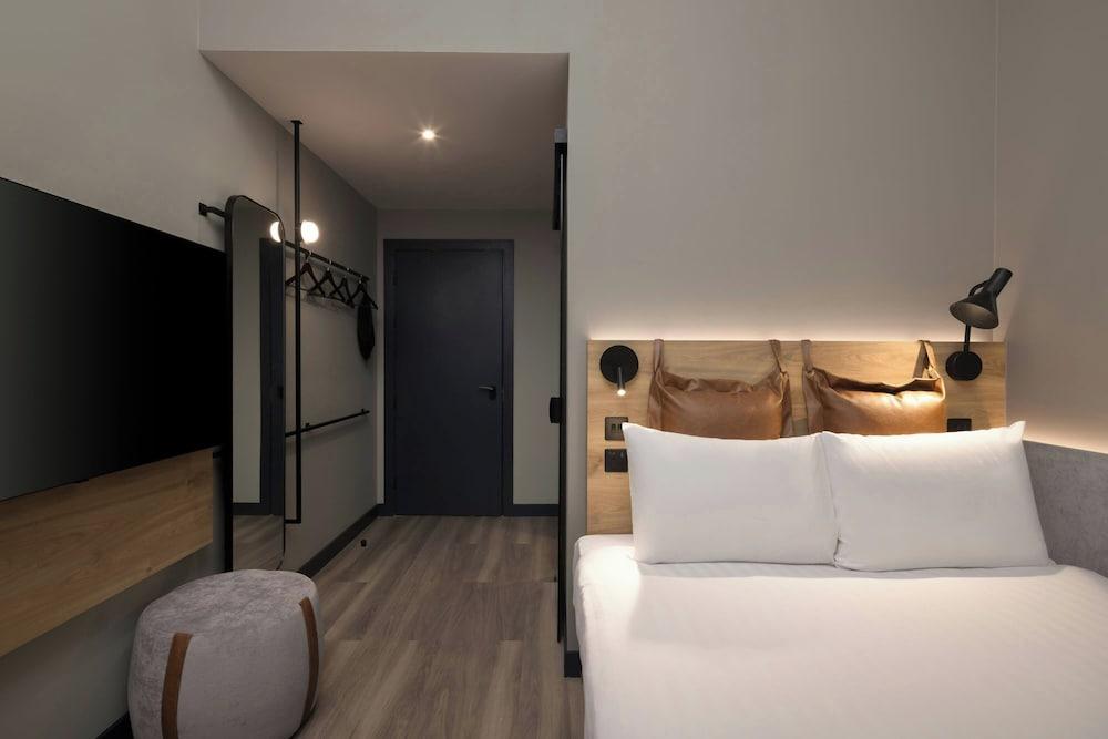 Moxy London Piccadilly Circus - Tap to explore photos