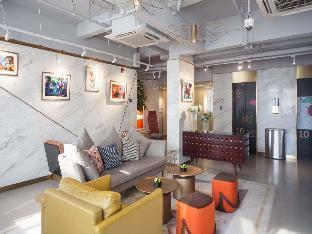 8 Art Hotel On The Bund - Tap to explore photos