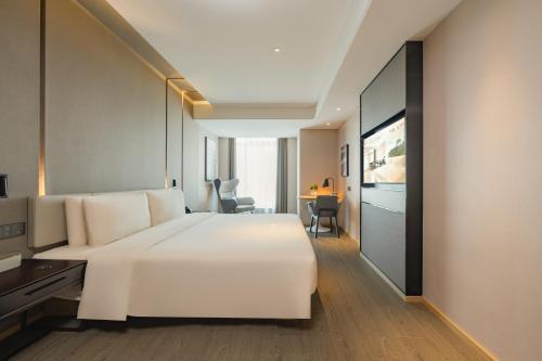 Atour Hotel Shanghai Daning Shibei High-Tech Park - Tap to explore photos