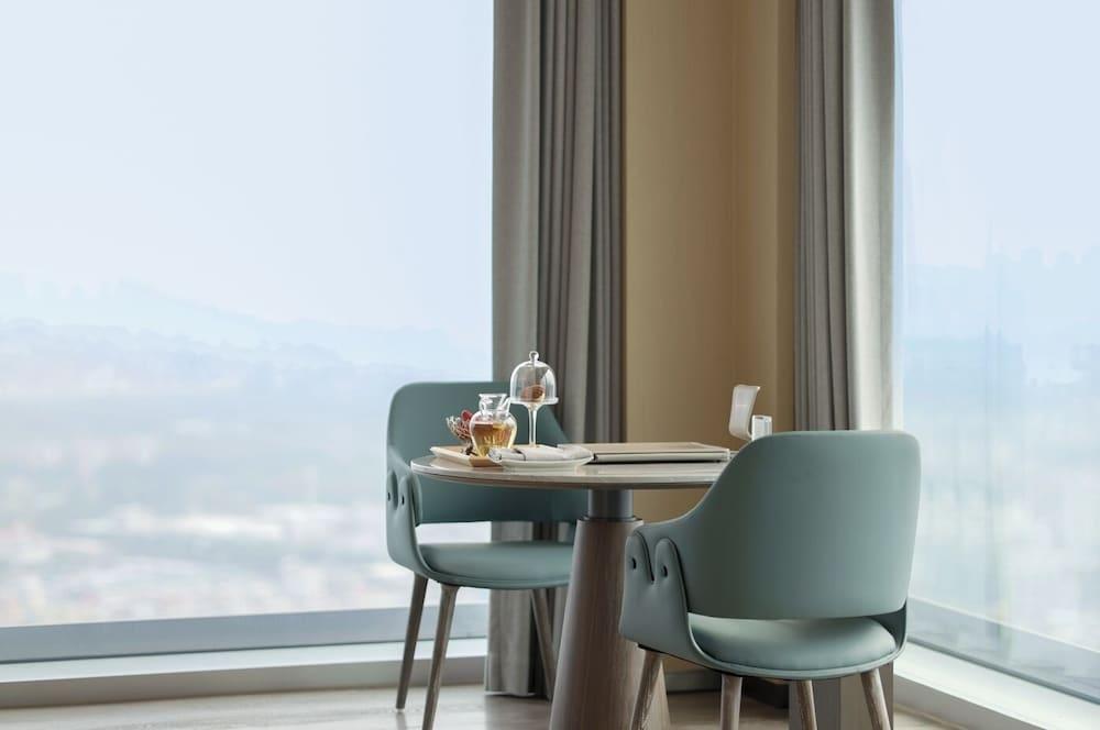 Courtyard By Marriott Guangzhou Pazhou - Tap to explore photos