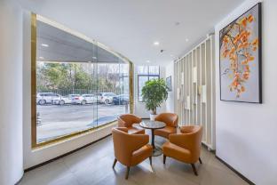 Hanting Hotel Shanghai Middle Ring Hunan Road                                               - Tap to explore photos