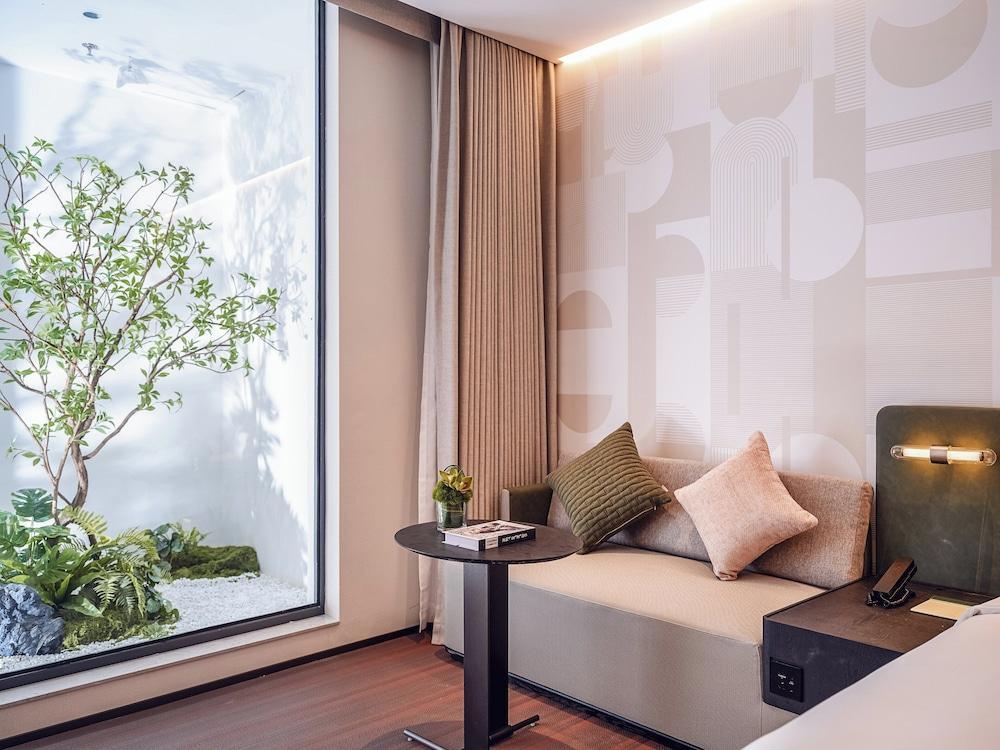 EVEN Hotel Shanghai Jinqiao by IHG - Tap to explore photos