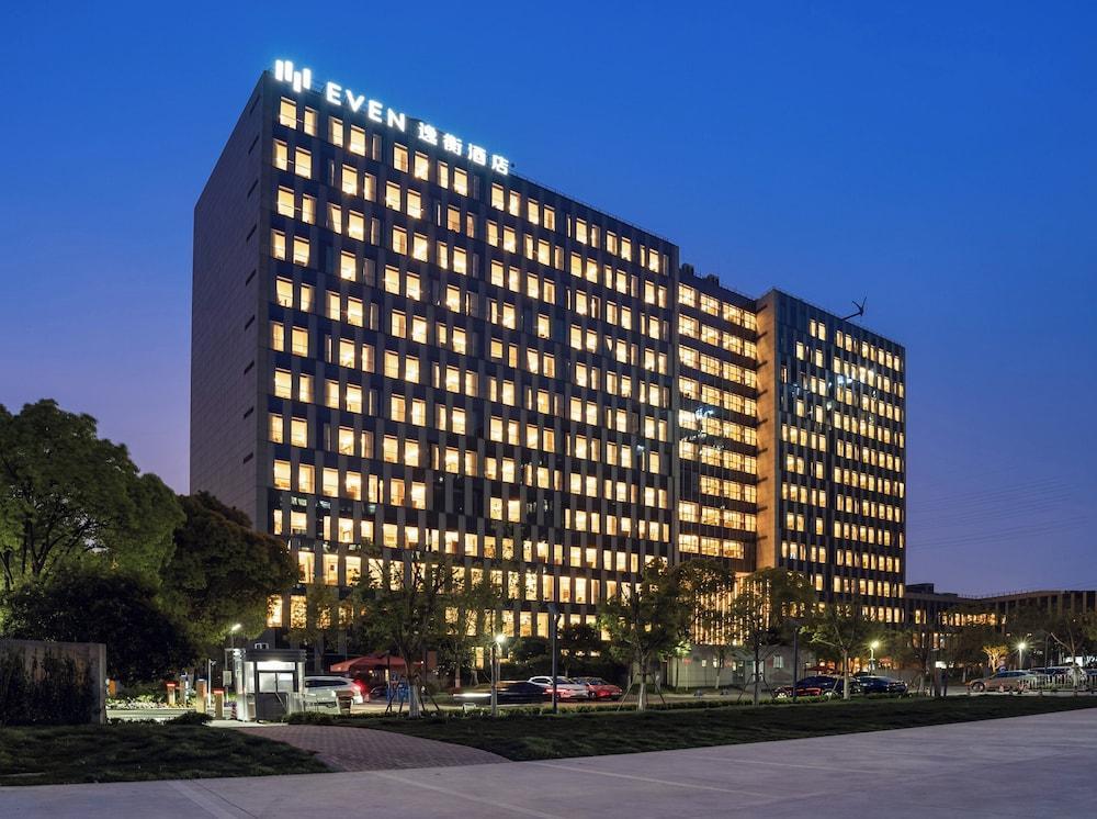 EVEN Hotel Shanghai Jinqiao by IHG - Tap to explore photos